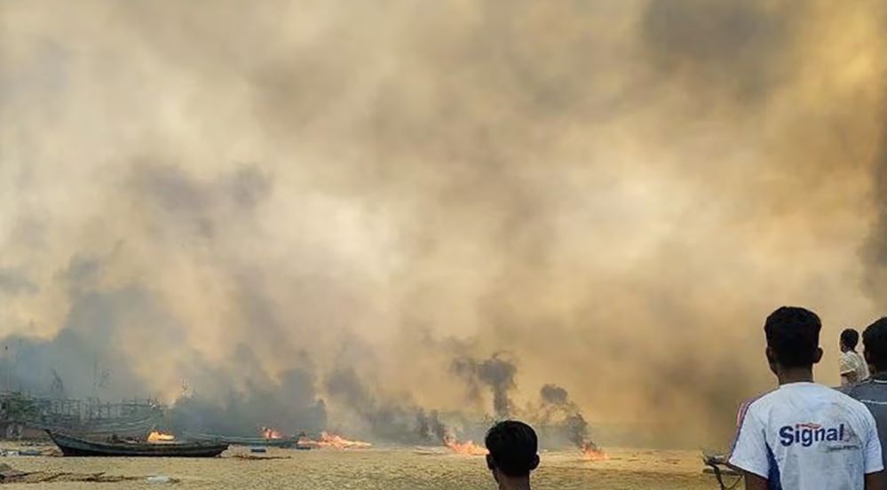 রাখাইনে জান্তাবাহিনীর বিমান হামলায় নিহত অন্তত ৪০, পুড়ল শতাধিক বাড়িঘর